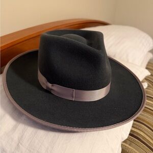 Women’s Gigi Pip Charcoal Dark Grey Monroe Rancher
Size 55 XS